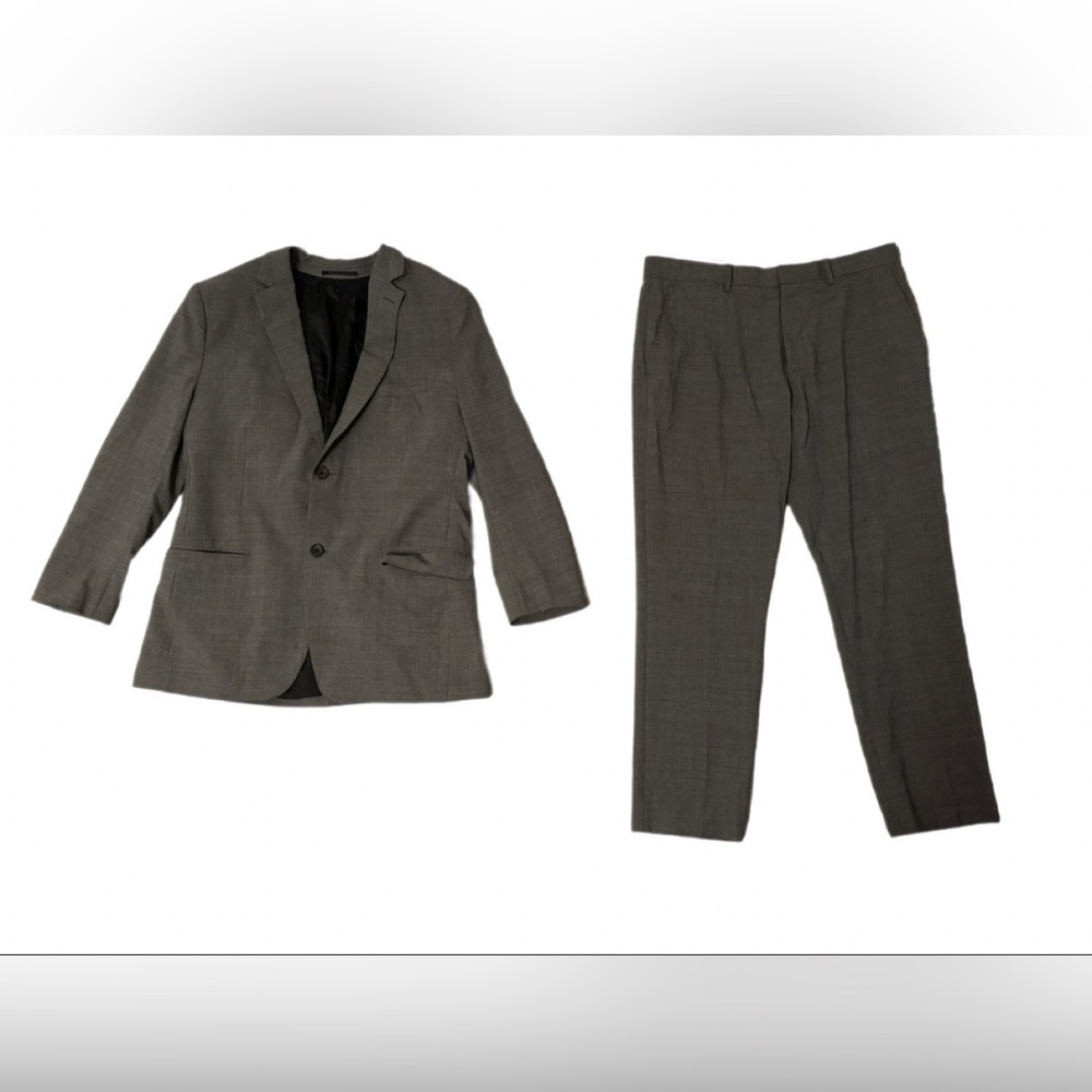 Theory Men’s Gray Wool Blend Suit – 42R Jacket & Size 32 Pants